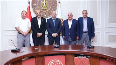 وزير العمل يلتقي رابطة أصحاب مصانع النسيج والملابس بالمحلة الكبرى 