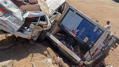 مصرع شخص وإصابة اثنين في تصادم سيارتي ربع نقل على الطريق الصحراوي بالإسماعيلية