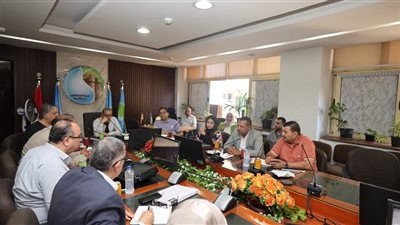 وفد المرافق يتفقد غرفة عمليات الصرف الصحي بالإسكندرية