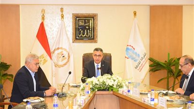 وزير التموين يتابع تطوير القابضة الغذائية ويطمئن على المخزون الاستراتيجي للسلع