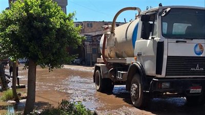 كسر مفاجئ بخط المياه الرئيسي في مدينة بيلا بكفر الشيخ| صور