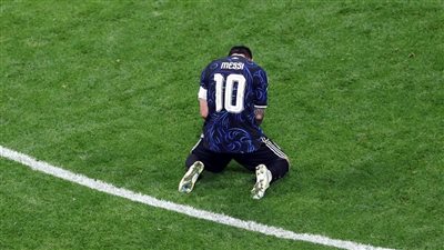 أبو تريكة يطالب فرانس فوتبول بإهداء الكرة الذهبية لميسي