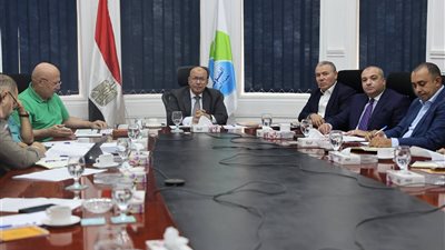 رئيس القابضة للمياه يتابع الموقف التنفيذي لمشروعات «حياة كريمة»