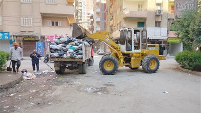 رفع 515 طنًا من التراكمات التاريخية والمخلفات في يوم واحد بمراكز ومدن الغربية