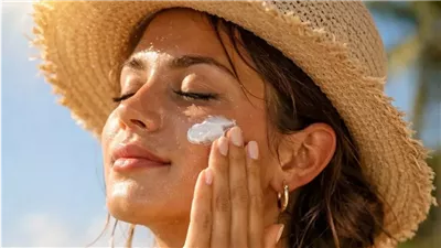 قبل الخروج للشمس.. تجنبي هذه الأخطاء حتى يعمل واقي الشمس بكفاءة