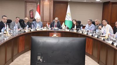 محافظ الجيزة يوجه بإقامة مستشفى ووحدة صحية ومركز شباب بهضبة الأهرام