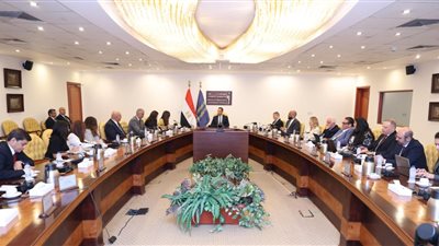 «الاتصالات» تستهدف 8 مليارات دولار صادرات وتصنيع 30 مليون محمول