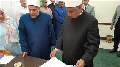 رئيس قطاع المعاهد الأزهرية يتابع امتحانات الدور الثاني لصفوف النقل بالشرقية