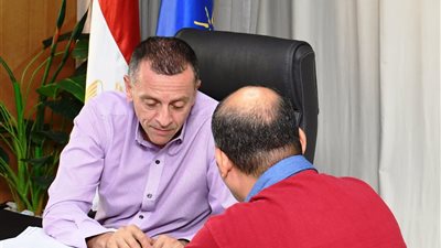 محافظ أسوان يواصل لقاءاته الجماهيرية الأسبوعية ويوجه بتوفير الدعم والرعاية 