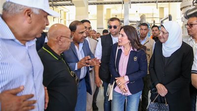 وزيرة الإسكان ومحافظ مطروح يتفقدان محطات تحلية مياه البحر بالرميلة