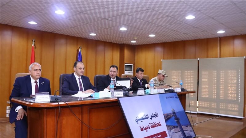 محافظ دمياط يستعرض