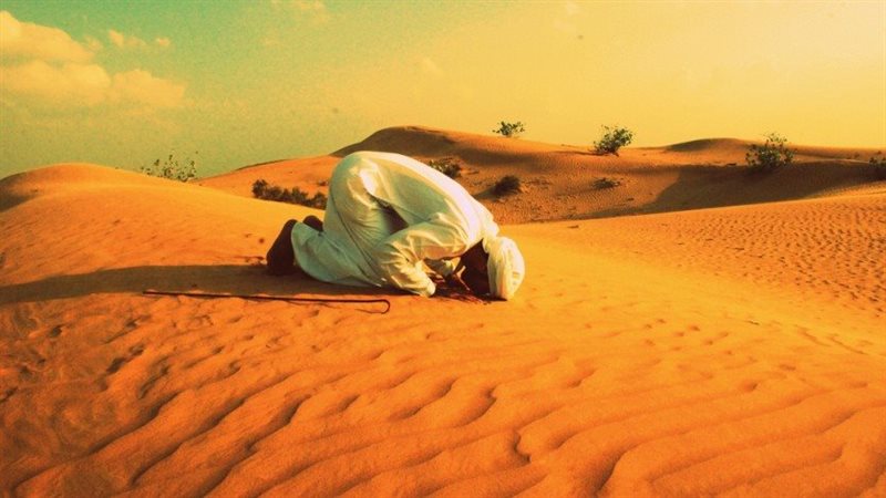 حكم الصلاة على الرمال