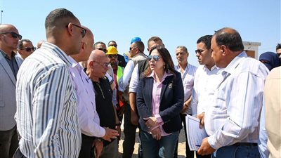 وزيرة الإسكان تتفقد محطة معالجة الصرف الصحي بمرسي مطروح 