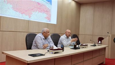 وزير النقل يبحث مع مشايخ قبائل مطروح تطوير خط السكة الحديد إلى السلوم