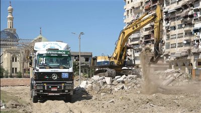 محافظ بورسعيد يتابع ميدانيًا بدء أعمال تطوير حديقة الأمل بحي المناخ 