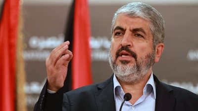 خالد مشعل يهنئ خليل الحية بعد انتخابه رئيسًا للمكتب السياسي لحماس