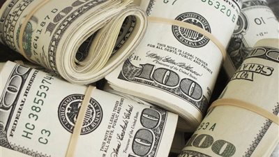 الدولار يحافظ على استقراره بالبنوك خلال عطلة السبت