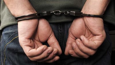 حبس سائق أشعل النار في سيارة مسن بحدائق أكتوبر انتقاما لخلافات مالية