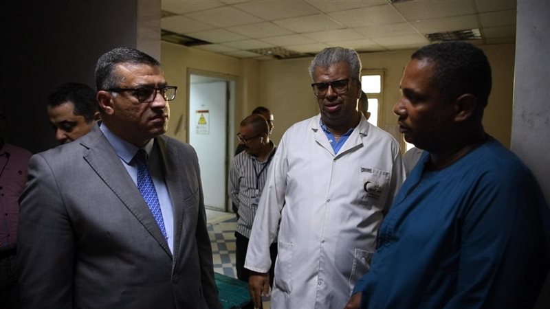 محافظ قنا
