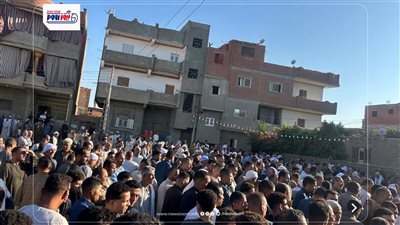 تشييع جثماني هشام القندولي وصالح إسماعيل إلى مثواهما الأخير بالفيوم بعد وفاتهم