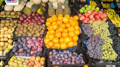 أسعار الفاكهة اليوم الجمعة.. انخفاض في بعض الأصناف واستقرار العنب والتفاح