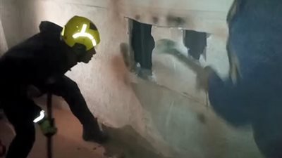 الداخلية تستجيب لـ 3 أجانب  عقب احتجازهم اخل مصعد أحد العقارات بالاسكندرية 