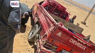 مصرع عاملين وإصابة 30 آخرين في انقلاب ربع نقل يقل عمال مزارع بصحراوي المنيا