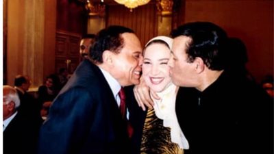 هند سعيد صالح تحيي ذكرى والدها بصورة مع الزعيم عادل إمام