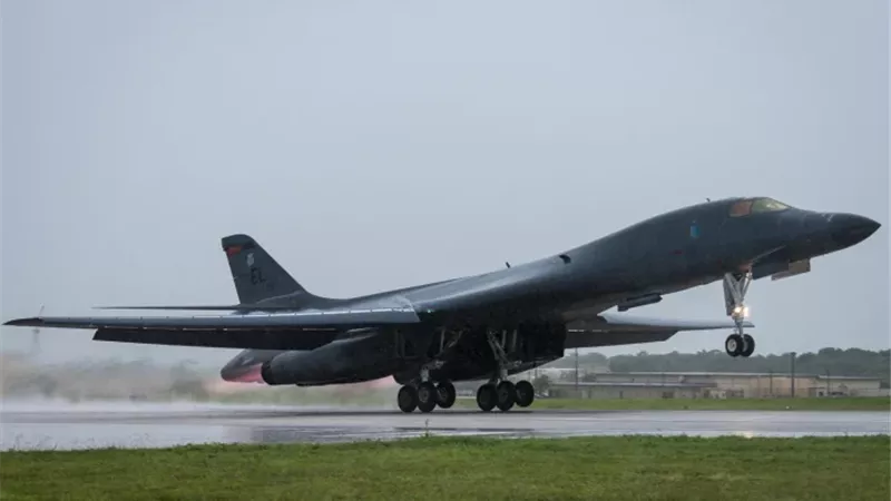 قاذفة B-1B