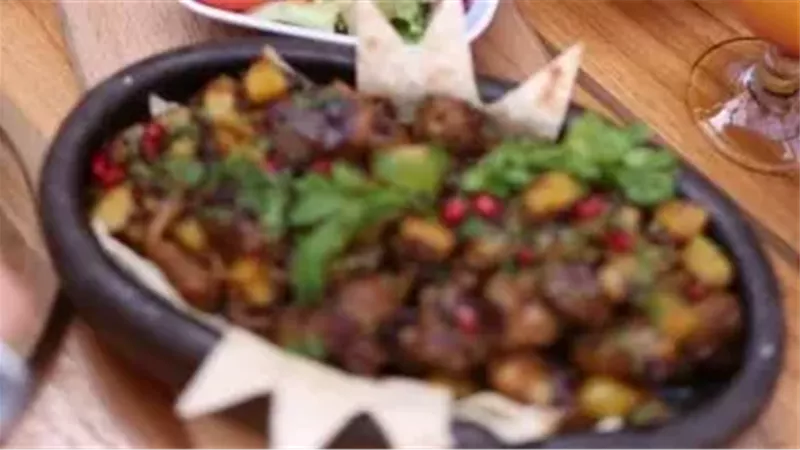 طاجن اللحم المشوي بصوص الرمان