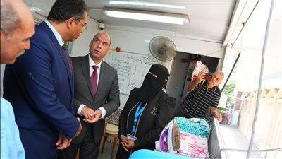وزير العمل يتفقد وحدة التدريب المتنقلة بالغردقة لدعم المرأة وتمكين الشباب 