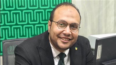 مصرع محاسب وابنه الرضيع فى حادث انقلاب سيارة ملاكى بطريق قنا الصحراوى الغربى