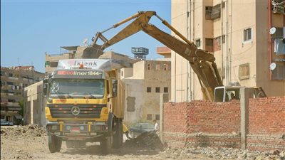 محافظ بورسعيد يتابع سير العمل بمشروع 