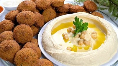 أطعمة بسيطة على المائدة قد تعزز صحة القلب.. خبراء يكشفون الخيارات الأفضل