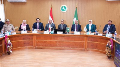 وزير العمل ومحافظ الشرقية يسلمان عقوداً لذوي الهمم بالشرقية