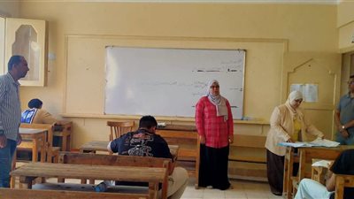 الانضباط في اللجان..وكيل منطقة السويس الأزهرية تتابع امتحانات الدور الثاني