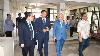 محافظ القليوبية يتفقد العمل بالفترة المسائية للعيادات الخارجية بمستشفى بنها 