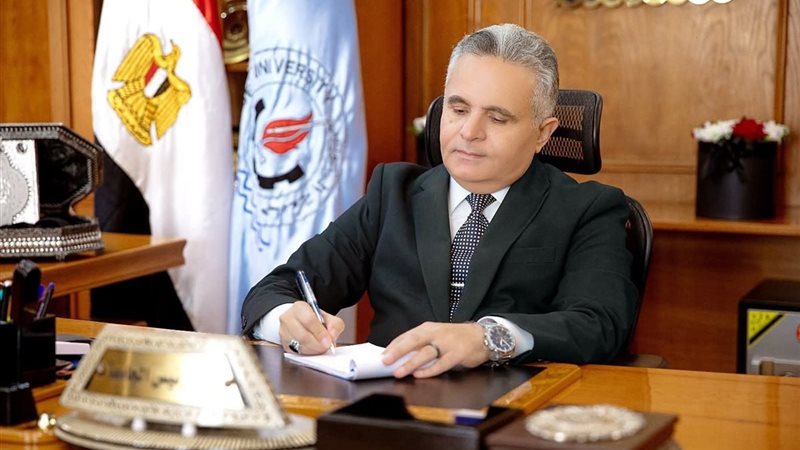 رئس جامعة السويس