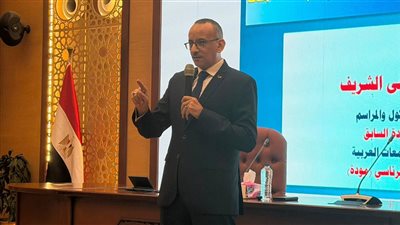 خبير الإتيكيت والمراسم: الالتزام بالذوق العام يعزز استقرار الأسرة