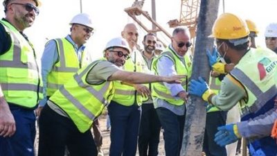صلاح يشيد بالخطيب خلال تنفيذ مشروع استاد الأهلي: البناء أفضل رد على المشككين