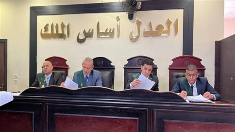 سرق 9 آلاف جنيه وانهي