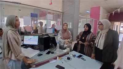 رئيس حي فيصل تتفقد أعمال اللجان الفنية بالمركز التكنولوجي لمتابعة الخدمات