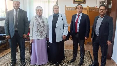 مباحثات لتعزيز استخدام الطاقة المتجددة في إنارة اللوحات الإعلانية