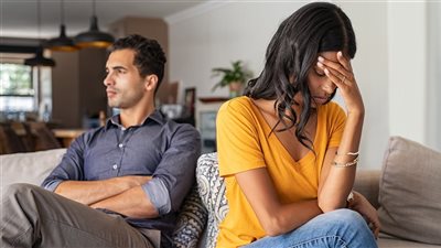 6 علامات مبكرة تكشف أن الرجل قد يكون خائنًا.. احذري هذه التصرفات