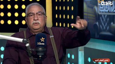 «بتتباس إيده».. إبراهيم عيسى يقارن أسامة الأزهري بالملك فاروق