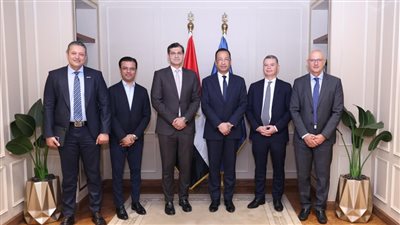 وزير الاتصالات يبحث مع سيستمز ليمتد توسيع مركزها بمصر ليصبح الأكبر عالمياً