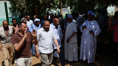 لقاء جماهيرى موسع لمحافظ أسوان مع أهالى قرية العدوة بإدفو شمال أسوان