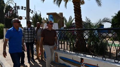 محافظ أسوان يوقف تعديا على أملاك الدولة بحديقة الأمل بإدفو