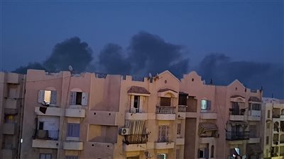 الدخان وصل السما.. حريق بمصنع في المنطقة الصناعية بمدينة دمياط الجديدة  