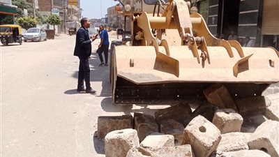 بدء أعمال تطوير شارع التحرير.. ومتابعة ميدانية لرئيس مدينة كوم حمادة